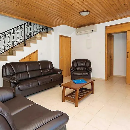 Villa Chrisandria *